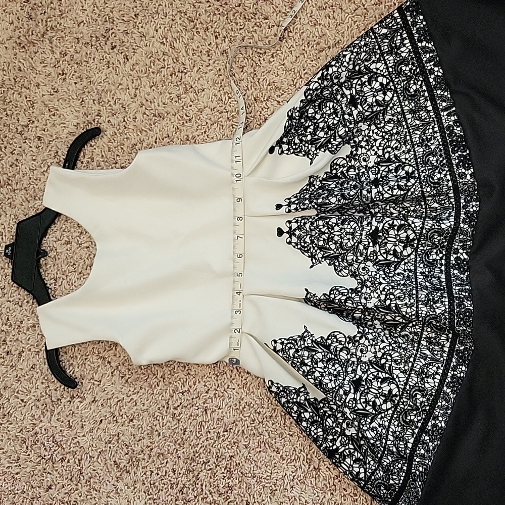 Black and white formal dress - Picture 12 of 13